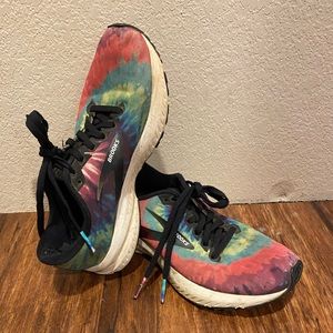 Women’s Tie Dye Brooks